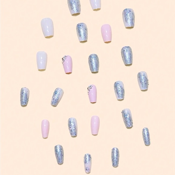 24pc Nail Acrylic Set 💅 - Picture 2 of 4